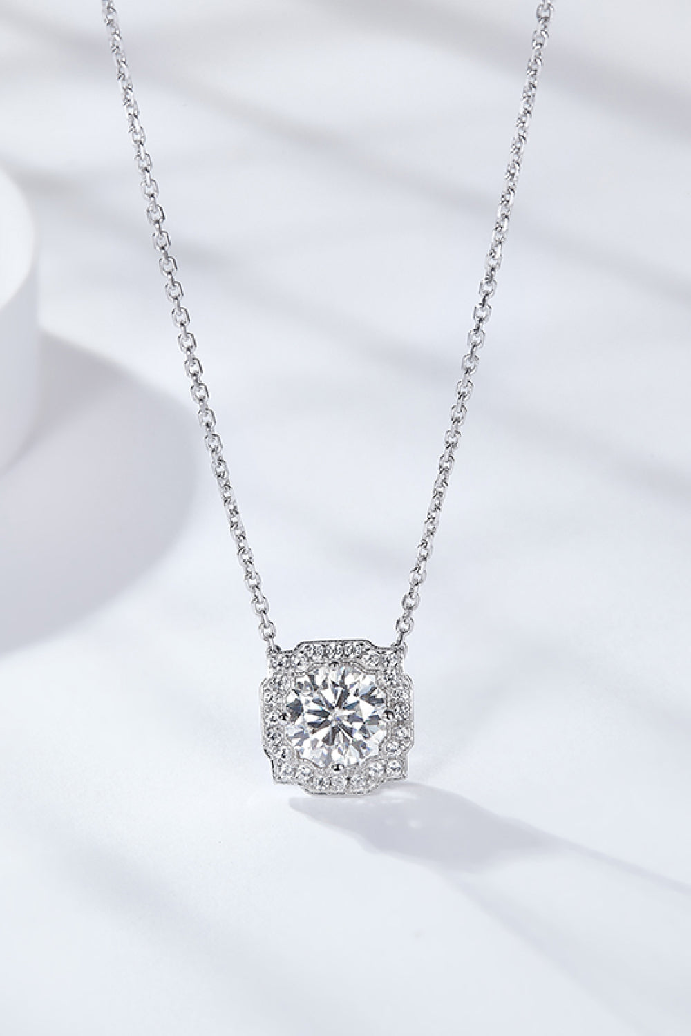 Soledad 1 Carat Moissanite Flower Shape Pendant Chain Necklace