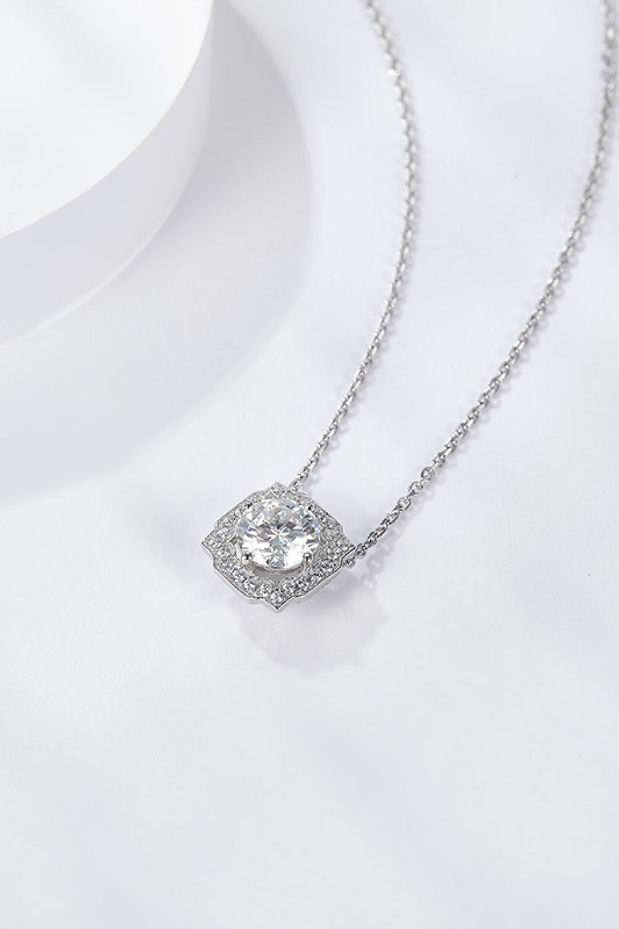 Soledad 1 Carat Moissanite Flower Shape Pendant Chain Necklace