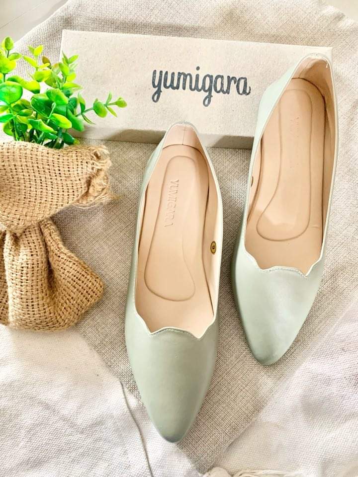 Cirila Scalloped Pointed Flats
